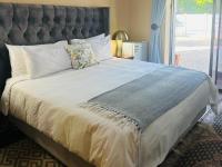 Zimmer mit Kingsize-Bett