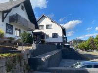 1927Apartments mit Blick auf die Nürburgring Nordschleife und fußläufig zum GP-Fahrerlage - Bed and Breakfast Nürburg