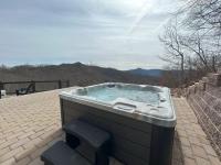 A Bear's Cave 3bd Cabin w/ Hot Tub & Mt Views! - B&B Bryson City