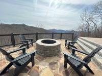 A Bear's Cave 3bd Cabin w/ Hot Tub & Mt Views! - B&B Bryson City
