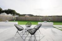 Moorhouse Lodge • Striking Hallen House - B&B Hallen