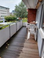 Ferienwohnung in zentraler Lage nähe Bahnhof mit 3 Schlafzimmern, Wohnzimmer, Küche, Bad, Gäste-WC und großem Balkon, Parkplätze vorhanden - Chambres d'hôtes Wilhelmshaven