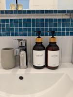 Sweet 3BRs house sleep for up to 6 close to Oxford & Soho - Bed and Breakfast Londen