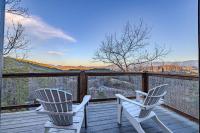 Labor Day & Fall Getaway, Epic Mountain Views, Hot Tub, Near Dollywood - Chambres d'hôtes Sevierville