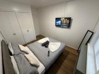 Spacious 1bed Apartment Close To Town - B&B Ifield