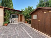 La casa di Lia-parcheggio gratuito-grande cortile privato - B&B Anguillara Sabazia