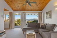 Bellbird Cottage With Lake and Mountain Views - B&B Taupo