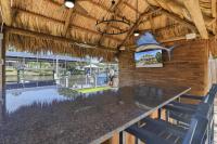 Crystal River Waterfront 5BR w Dock - Sleeps 11 - Bayshore Getaway - B&B Crystal River