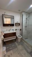 Modern Studio 5 min Airport - Pool, Gym & Balcony - B&B Zawyat an Nwaçer