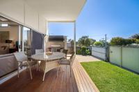 Delightful Dicky Beach Holiday House - Ferienwohnung Caloundra