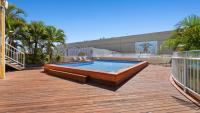 Central Cairns Apartment with Pool at The Base Inn - B&B Cairns