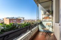 Top Floor Apartment - Balcony Views - King Bed - AC - B&B Torino