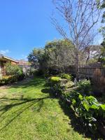 Private Queen room & Garden Retreat in Sunbury - B&B Cinnabar