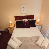 4 Bedroom House Near Manchester City Centre with Free Parking and Wifi - Chambres d'hôtes Manchester