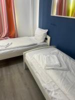 Julie Familie Zimmer mit 5 Betten und PrivatBad - B&B Berlino