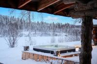 Private log villa by the Ivalo River - Ferienwohnung Ivalo