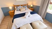 Spacious George self catering apartment for families, golfers, business travellers and couples 1 queen bed 2 sleeper couches - Bed and Breakfast George