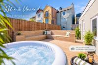 Stylish Cottage with Hot Tub & Countryside Views - Chambres d'hôtes Caerphilly