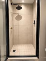 Luxury 1BR Rooftop Pool Near Sandton City - Chambres d'hôtes Johannesbourg