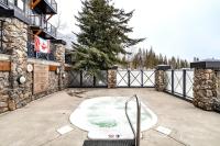 Mountain Loft Ski In Ski Out with Hot Tub - Ferienwohnung Golden
