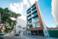 Modern 5th Floor Studio - Rooftop Pool & Balcony - B&B Playa del Carmen