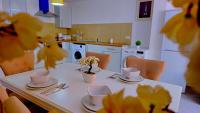 Central Northampton Apartment - Sleeps 6 - Free Parking - Bed and Breakfast Northampton