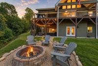Stunning Mtn Views Hot Tub Fire Pit Sleeps 8 - Chambres d'hôtes Waynesville