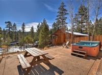 Stone Arch Cabin Big Bear with Hot Tub & Game Room - B&B Big Bear Lake