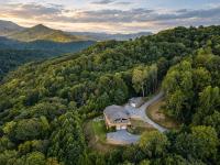 Stunning Mtn Views Hot Tub Fire Pit Sleeps 8 - B&B Waynesville