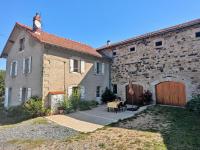 Gîte chaleureux avec cheminée près du Puy-en-Velay, idéal pour familles et séjours professionnels - Chambres d'hôtes Saint-Germain-Laprade