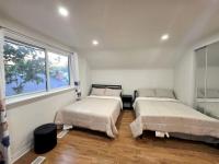 Spacious Toronto Home Near Transit, 3 BR, Sleeps 8 - Bed and Breakfast Toronto