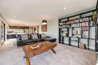 2BR Stay with Fireplace Hot Tub BBQ - Tasman - Bed and Breakfast Lake Tekapo