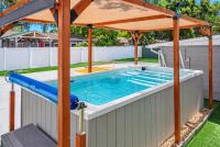 Pickleball Paradise Heated Swim Spa Private Pickleball Court Gym - B&B Valrico
