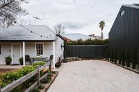 Ash Cottage - Intimate Wine Country Living for Two - Bed and Breakfast Mudgee