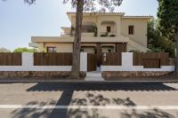 MAN Luxury Beach Guest House - Bed and Breakfast San Teodoro