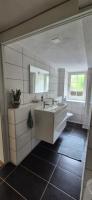 Charming self-contained apartment in Glarnerland - Ferienwohnung Mitlödi