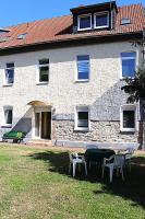 Sei hier Gast - FEWO 1 Ferienwohnung im Gesindehaus Warmsdorf, zentral zwischen Aschersleben, Bernburg und Staßfurt - Ferienwohnung Güsten