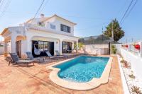 Stylish 3 BDR Retreat with Pool by LovelyStay - B&B Altura