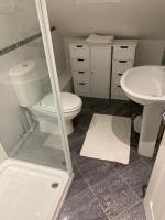 Luxury Bedroom with En-Suite Bathroom - Bed and Breakfast Croxley Green