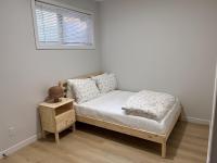 Chill Spot in SW Edmonton - Bed and Breakfast Edmonton