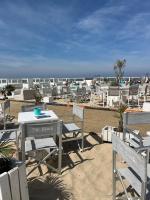 Studio with side sea views - B&B Middelkerke
