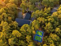 Hot Tub, Pickleball, Mini Golf, Movie Theater, Firepit, Arcade Games, Basketball, Kids Playset - Chambres d'hôtes Broken Bow