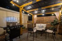 Modern Home Near UF, Stadium - Private Gazebo - B&B Gainesville