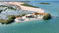 AWAY Glamp RV Private Mangrove Beachfront - B&B Umm Al Quwain