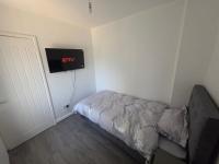Spacious 4-Bed House, Brierley Hill - Bed and Breakfast Brettell Lane