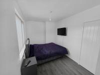 Spacious 4-Bed House, Brierley Hill - Bed and Breakfast Brettell Lane