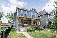 Historic Townhome by Mass Ave - Explore and Unwind - Bed and Breakfast Indianapolis