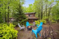 Arrowhead Lodge Walk to Lake & Private Dock - B&B Pocono Lake