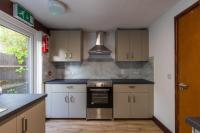 Darwin - Double Room with Amenities, Smart TV Shared Bathroom - B&B Chesterton