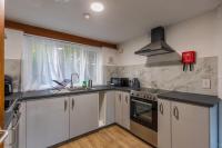 Darwin - Double Room with Amenities, Smart TV Shared Bathroom - B&B Chesterton